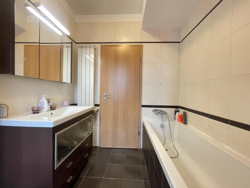 Nordului, apartament cu 5 camere si terasa spatioasa + 2 locuri de parcare