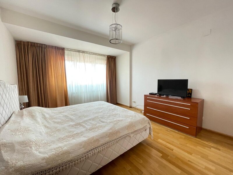 Nordului, apartament cu 5 camere si terasa spatioasa + 2 locuri de parcare