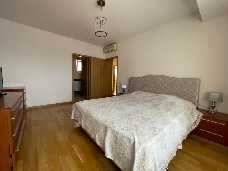 Nordului, apartament cu 5 camere si terasa spatioasa + 2 locuri de parcare