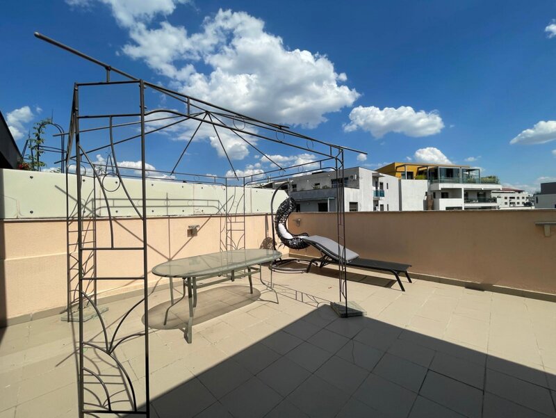 Nordului, apartament cu 5 camere si terasa spatioasa + 2 locuri de parcare